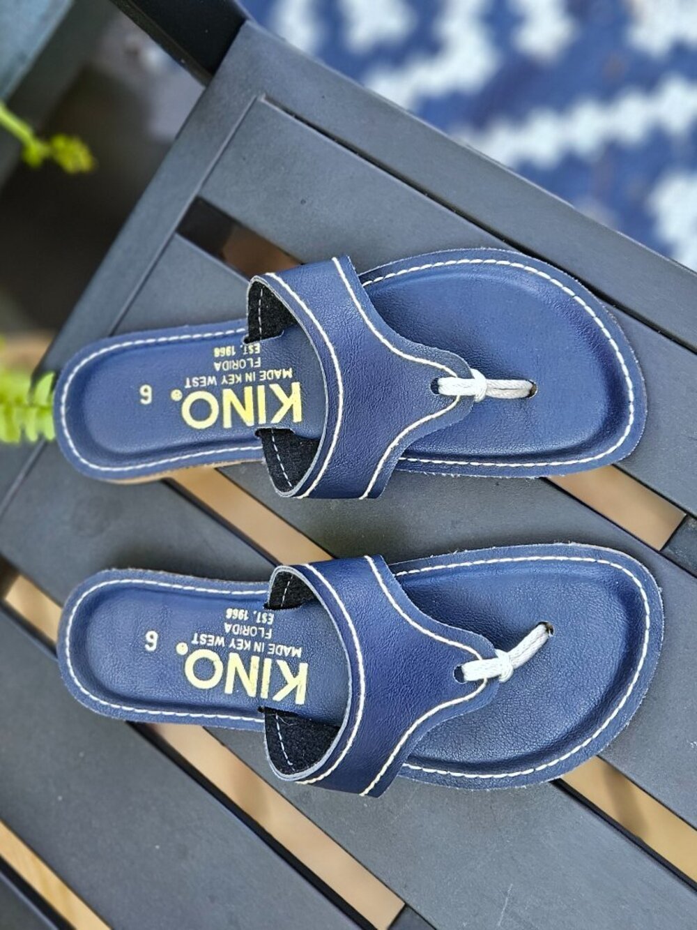 NWOT KINO Navy Leather Flip Flops - Sz 6